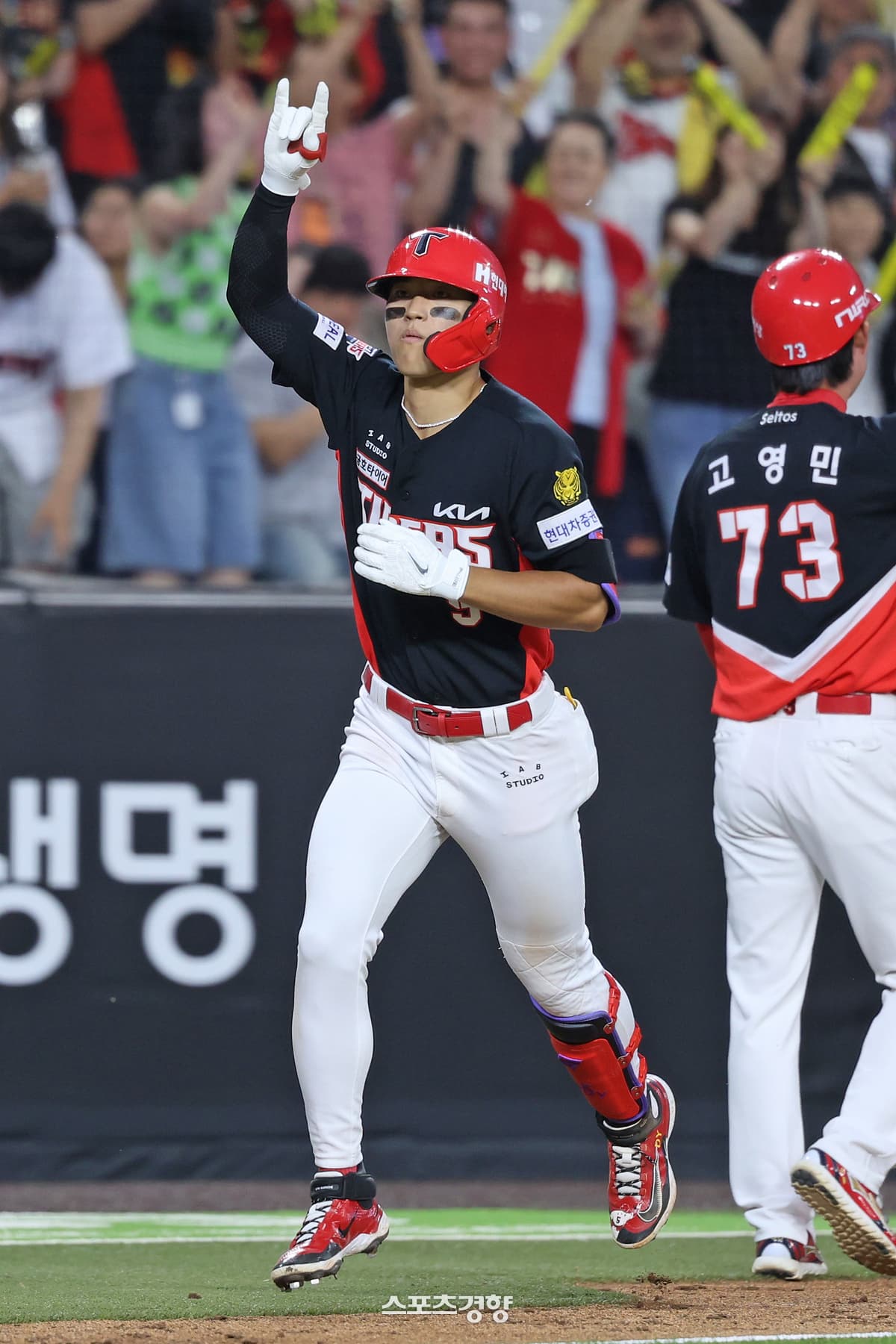 김도영 2경기 연속 홈런으로 19호 단독 선두···KIA 한화 꺾고 2연승
