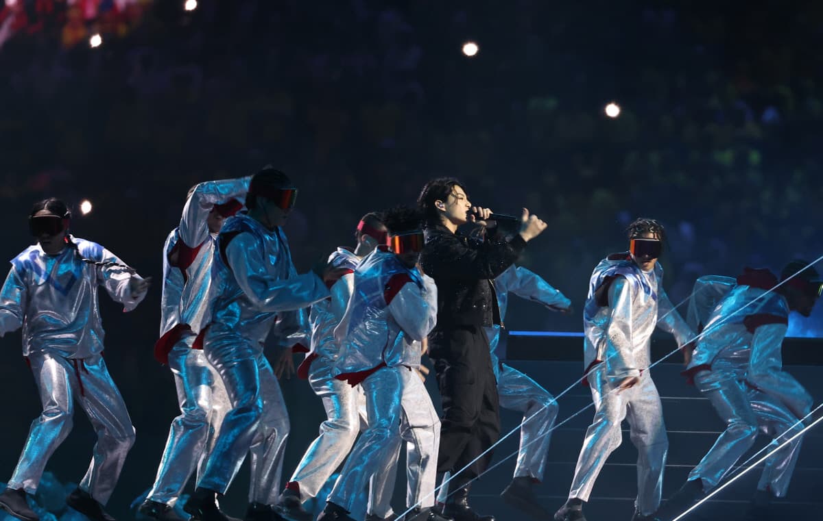 2022 카타르 월드컵 개막식, 'BTS 정국' 'Dreamer' 무대로 개막