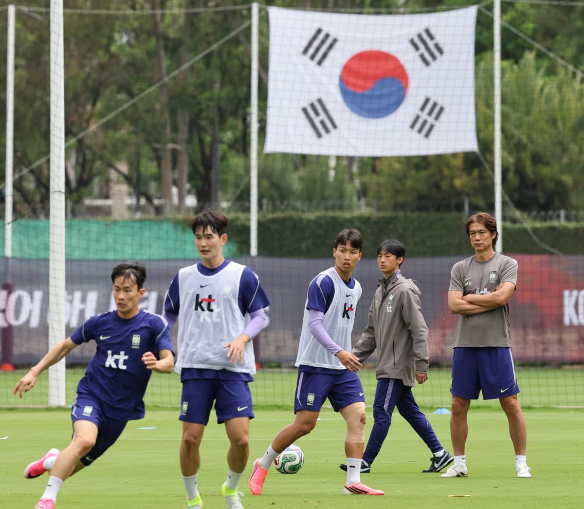 한국축구, 2026 월드컵서 '멕시코 응원' 과 '2차전 징크스' 극복해야
